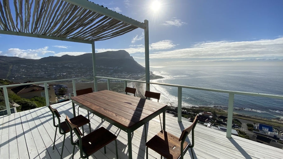 3 Bedroom Property for Sale in Cairnside Western Cape